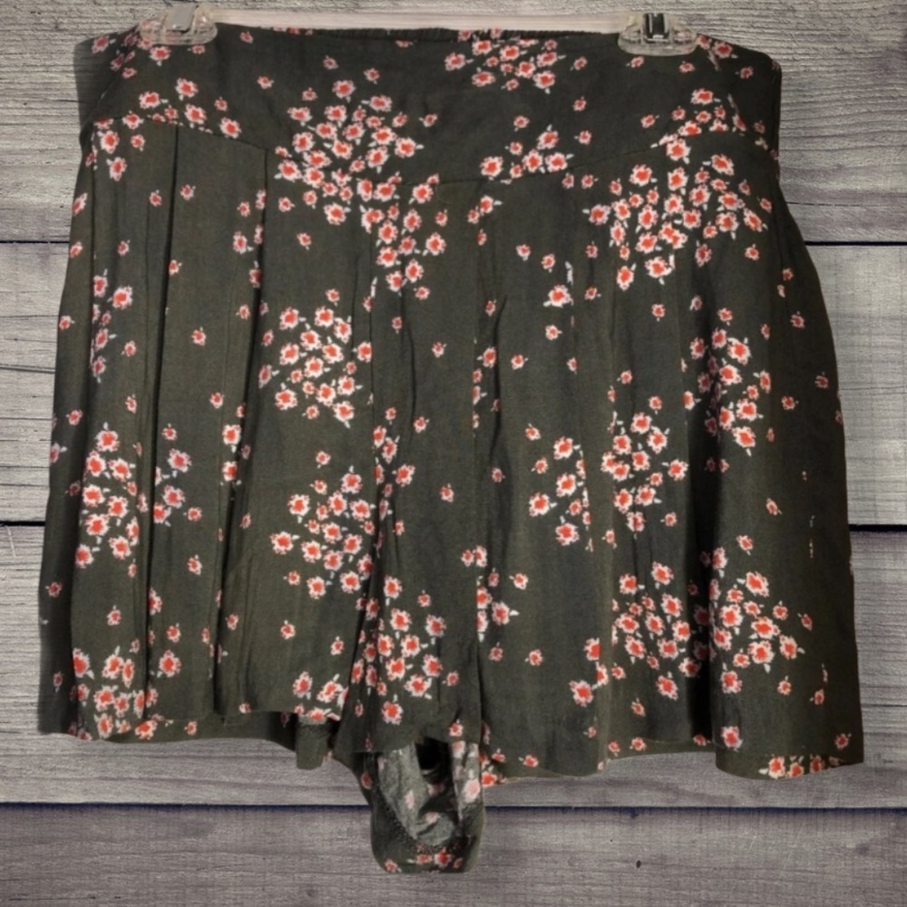 Xhiliration High Waisted Flowy Shorts Junior Large